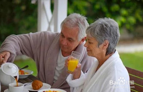 在饮食方面老年人需要注意哪些方面？