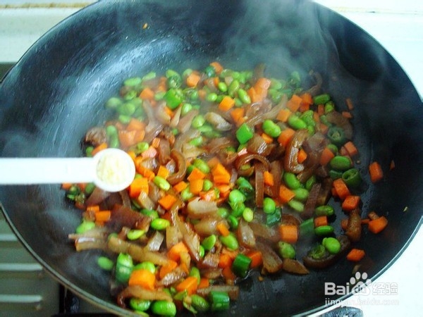 毛豆胡萝卜炒肉皮的做法