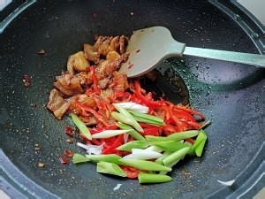 香辣美味的蒜苗回锅肉