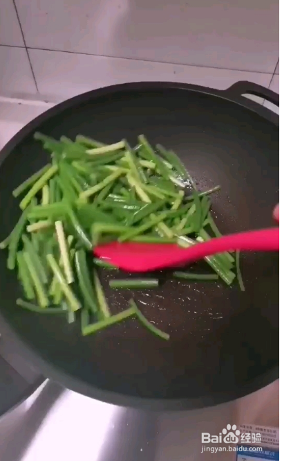 鸡蛋炒苔蒜做法简单又好吃