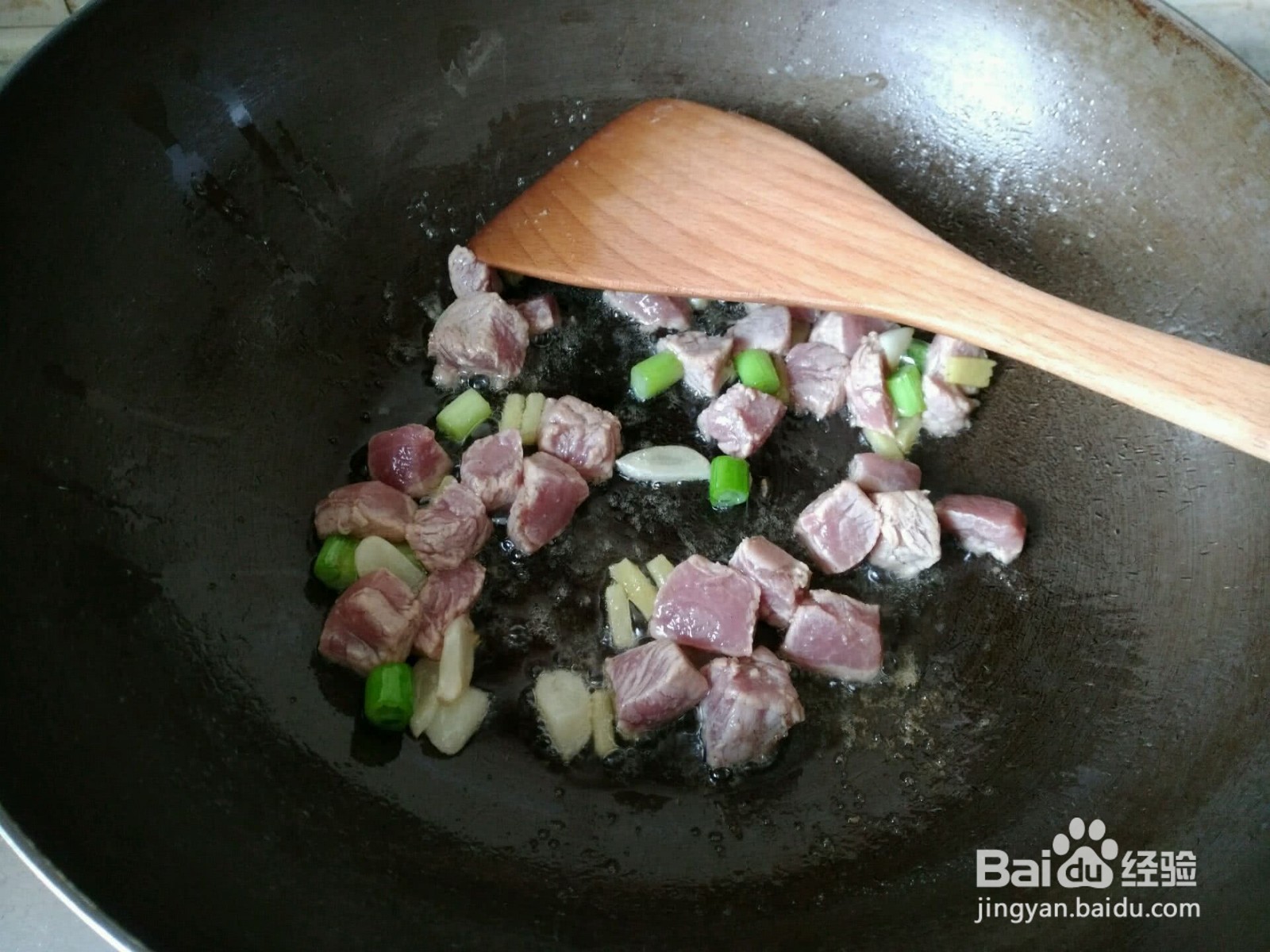 咖喱土豆猪肉盖饭的做法