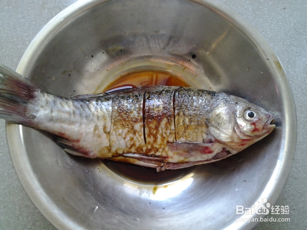 鲫鱼的做法:红烧香菇鲫鱼