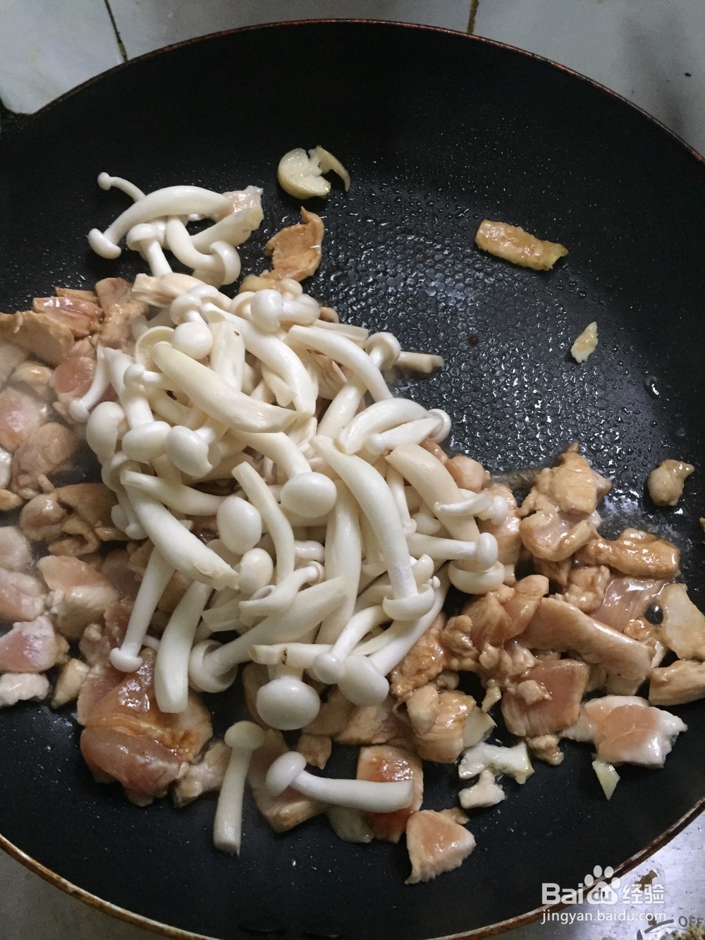 怎样做蘑菇炒鸡脯肉