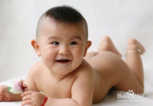 如何防止宝宝溢奶呛奶？