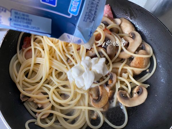 奶油培根意大利面