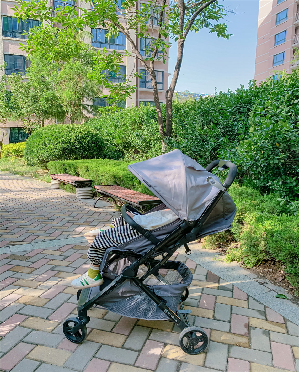 轻便可折叠的婴儿车选这几种就对了！