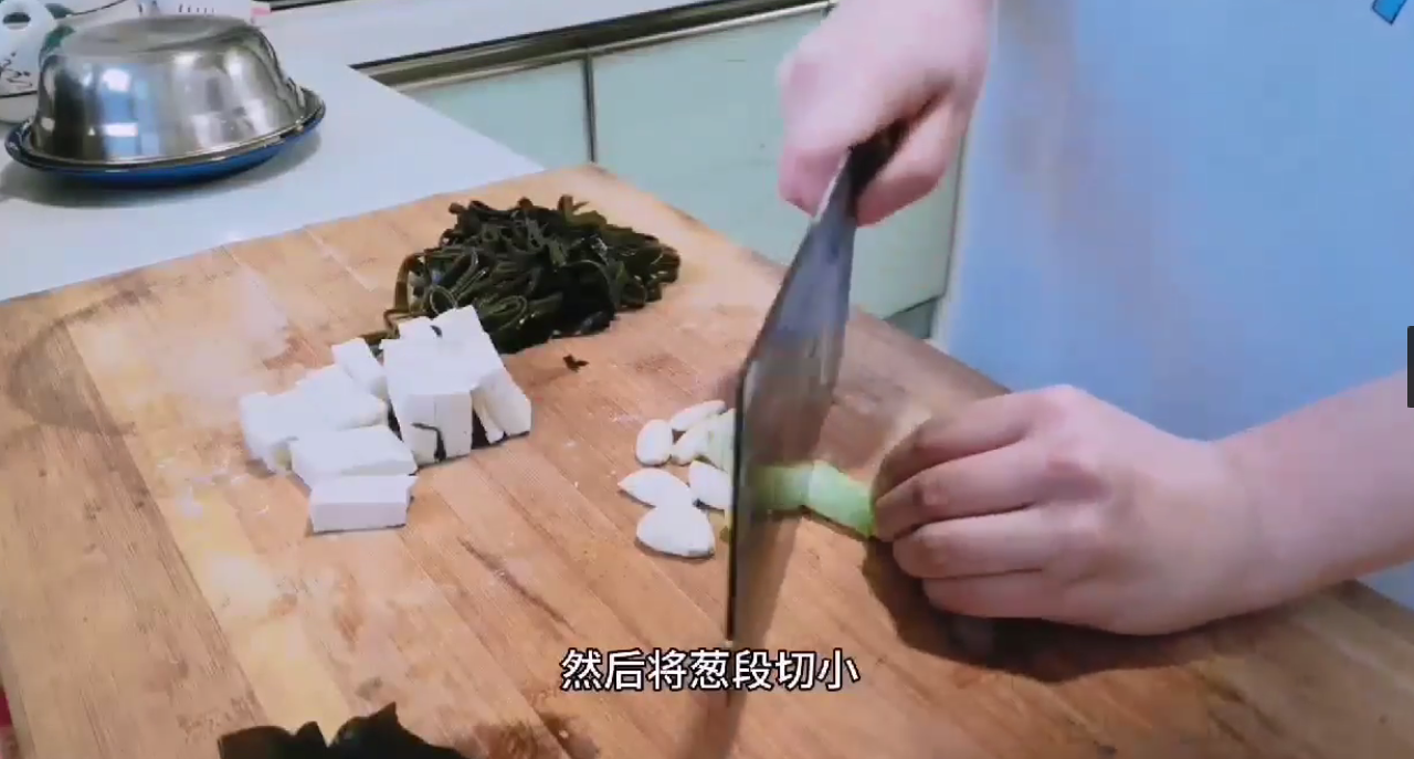 如何做出好吃的豆腐海带豆芽汤?