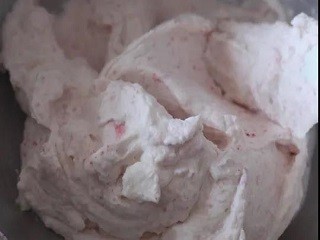 草莓冰奶酪戚风蛋糕怎么做