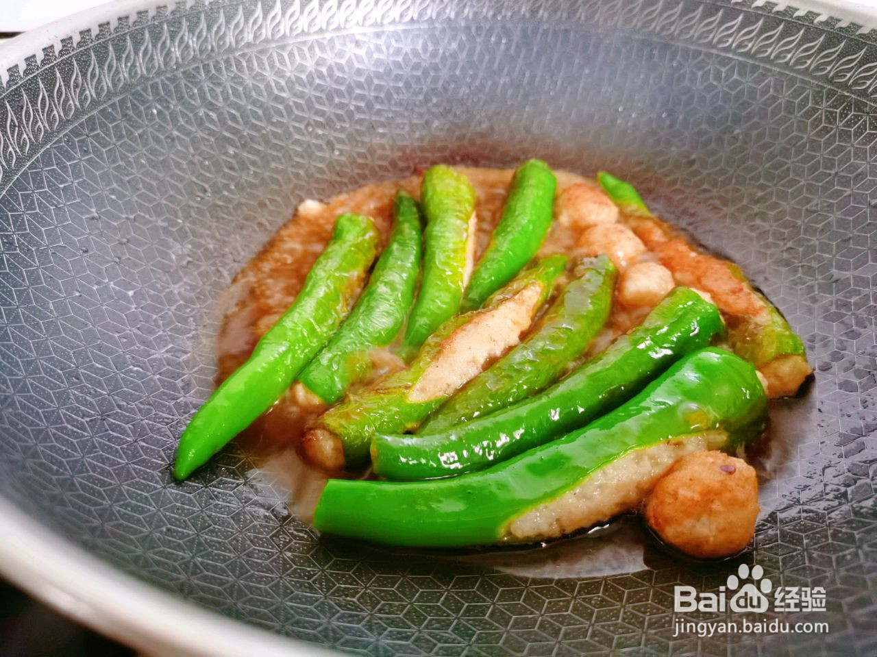 青椒酿鱼丸的做法