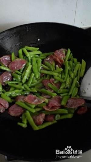 食补佳品四季豆炒香肠的做法