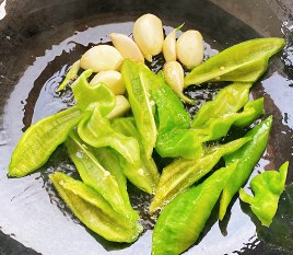 青椒蒜爆鳝的做法