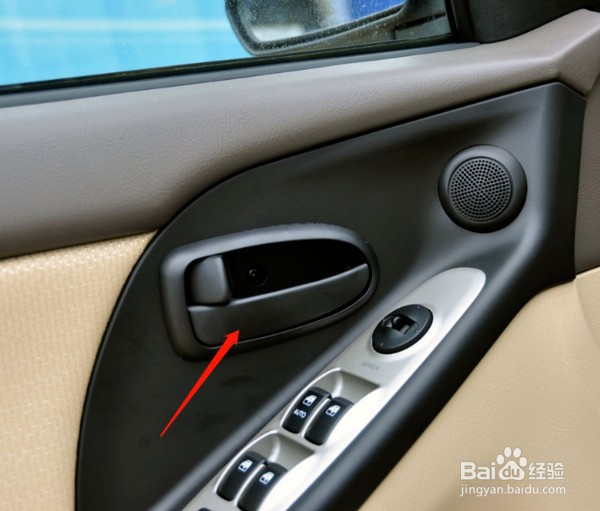 伊兰特内拉手车门如何安装