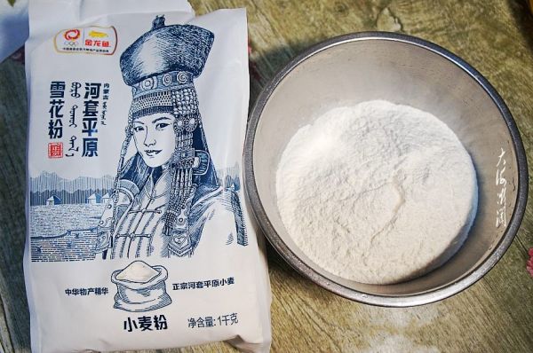 纯碱手工花式豆沙包