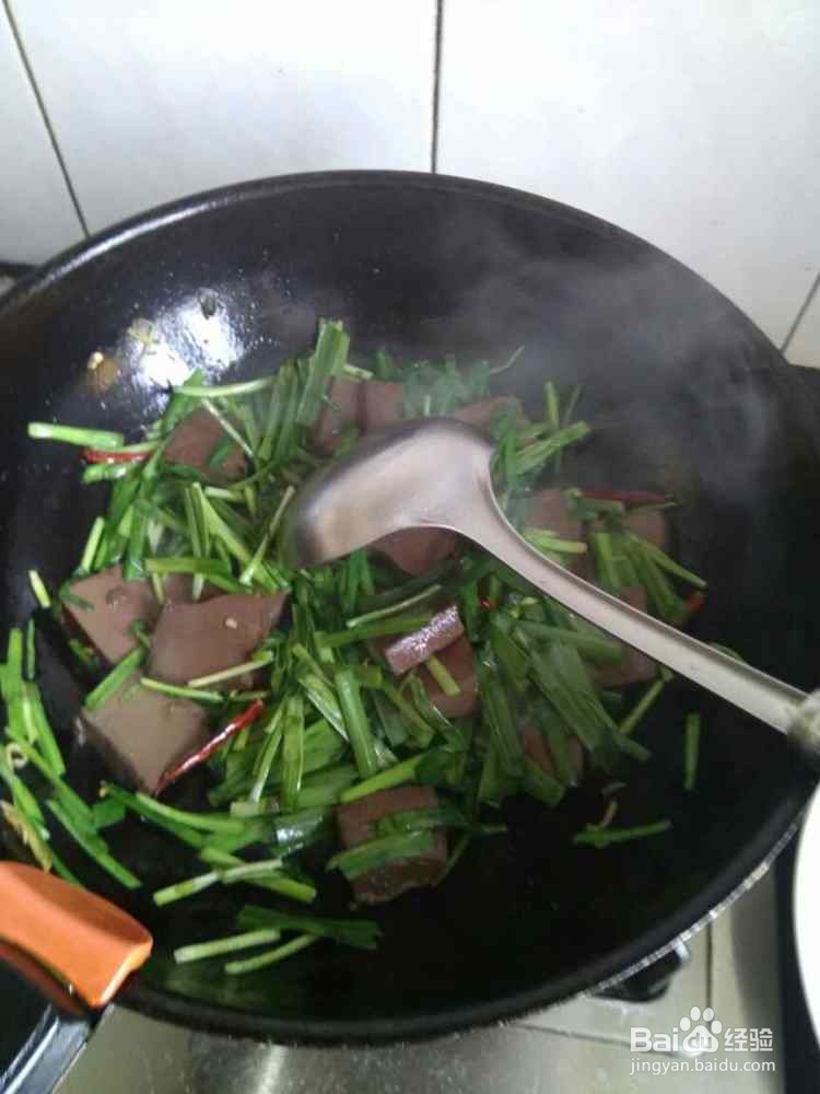 韭菜辣炒鸭血