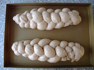 酸奶黑麦辫子面包怎么做?