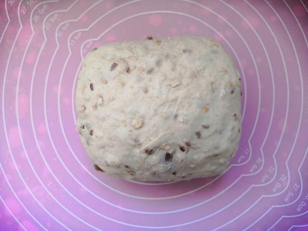 葡萄干燕麦面包