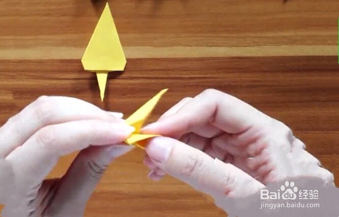 如何用折纸折出枫叶的形状