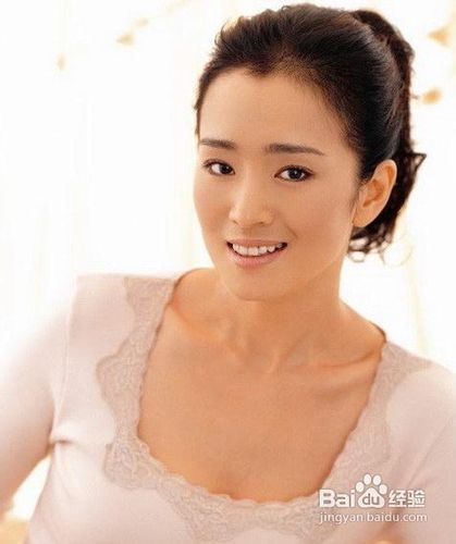 女性化妆正确的修眉步骤