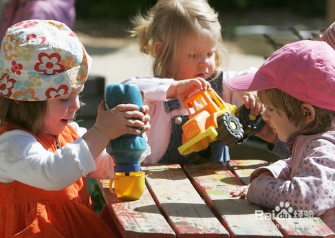 怎样应对宝宝害怕去幼儿园。