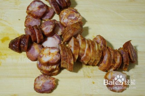 简易美食:腊肠香炒四季豆的做法