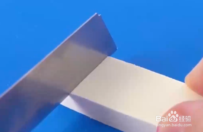 如何给芭比娃娃制作洗发水和指甲油