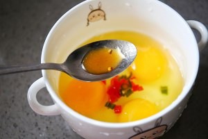 教你制作美味的麻辣北极虾蛋饼