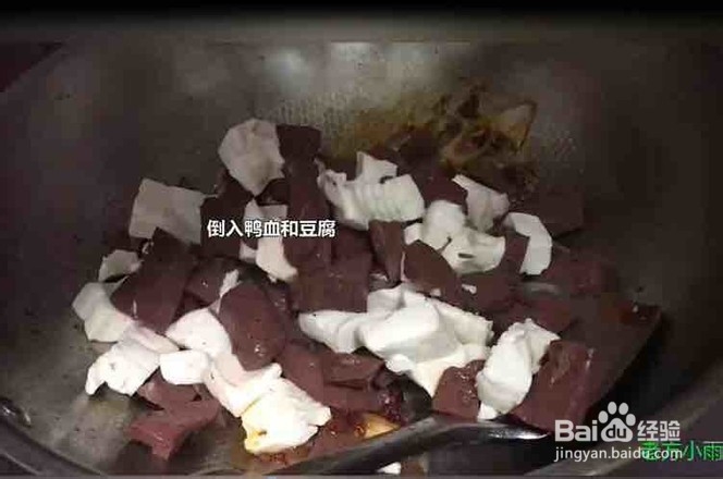 鸭血炖豆腐做法
