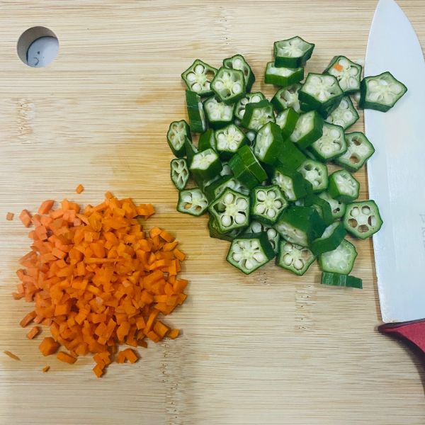 秋葵胡萝卜鸡蛋车轮饼