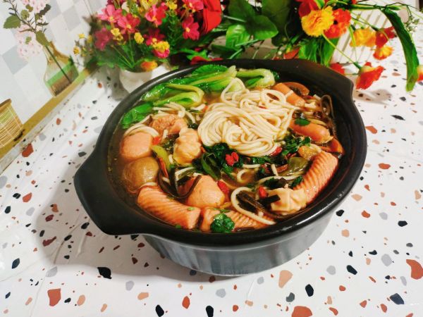 番茄味砂锅米线