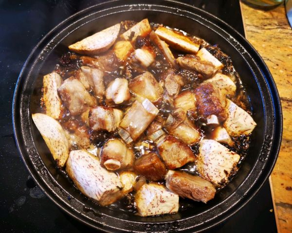 霉干菜香芋红烧肉