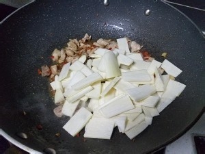 健康养生佳品茭白炒肉的做法