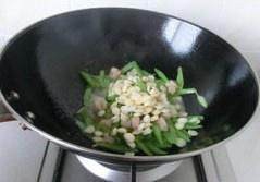 食补佳品杏仁西芹炒虾仁的做法