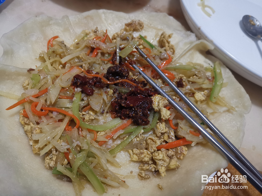 怎么做辣酱味土豆萝卜丝卷饼