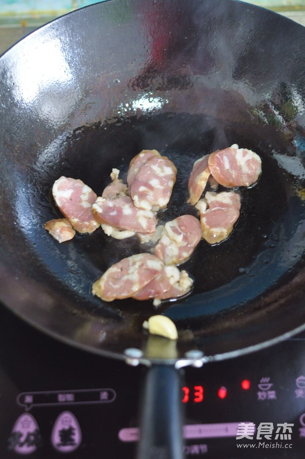 秋葵炒腊肠的做法