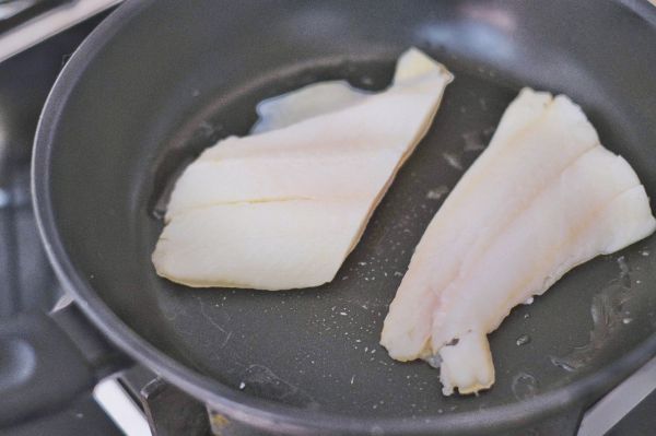 咸蛋黄酸梅鳕鱼三明治