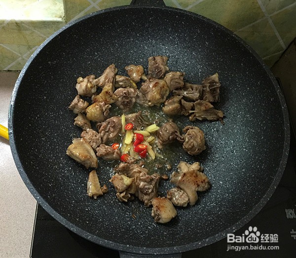 如何制作腐竹烧土鸡