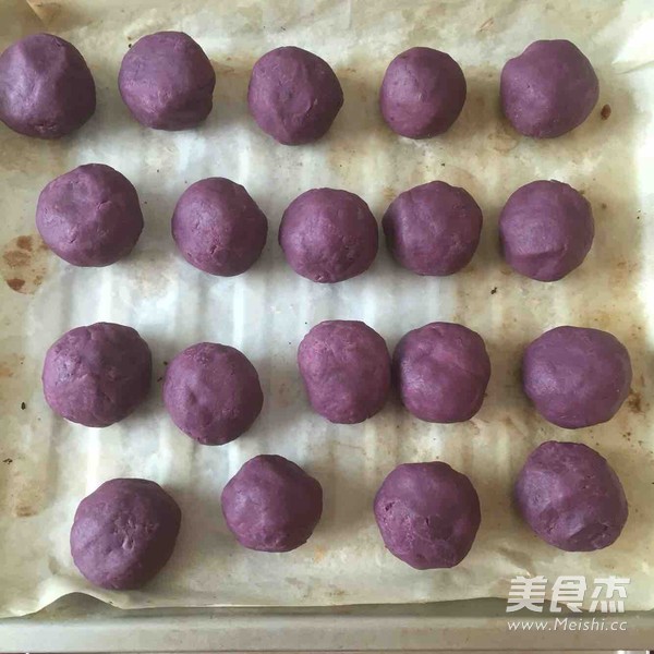 紫薯蛋黄酥的做法