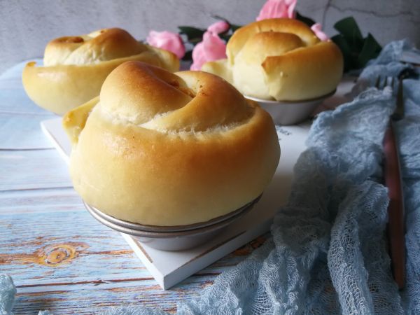 肉松豆沙玫瑰花面包
