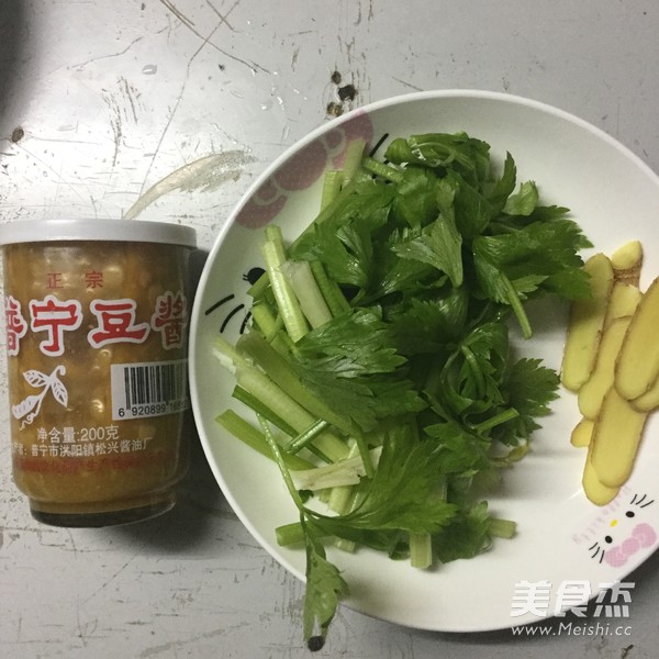 香煎杂鱼煲的做法