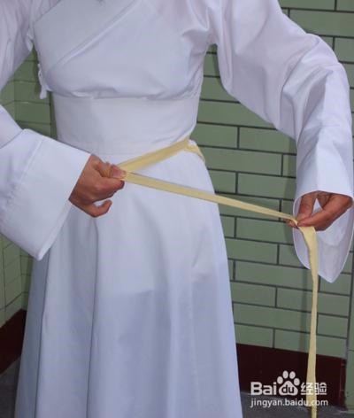 汉服怎么穿?汉服穿法图解步骤
