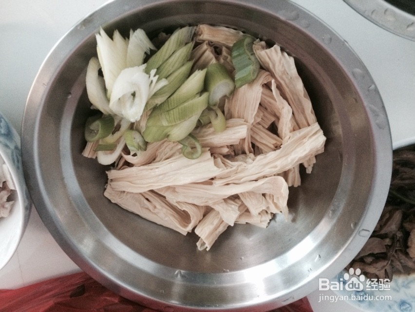 草菇腐竹炒肉丝