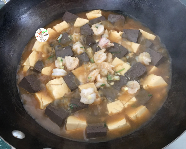 虾仁鸭血豆腐煲