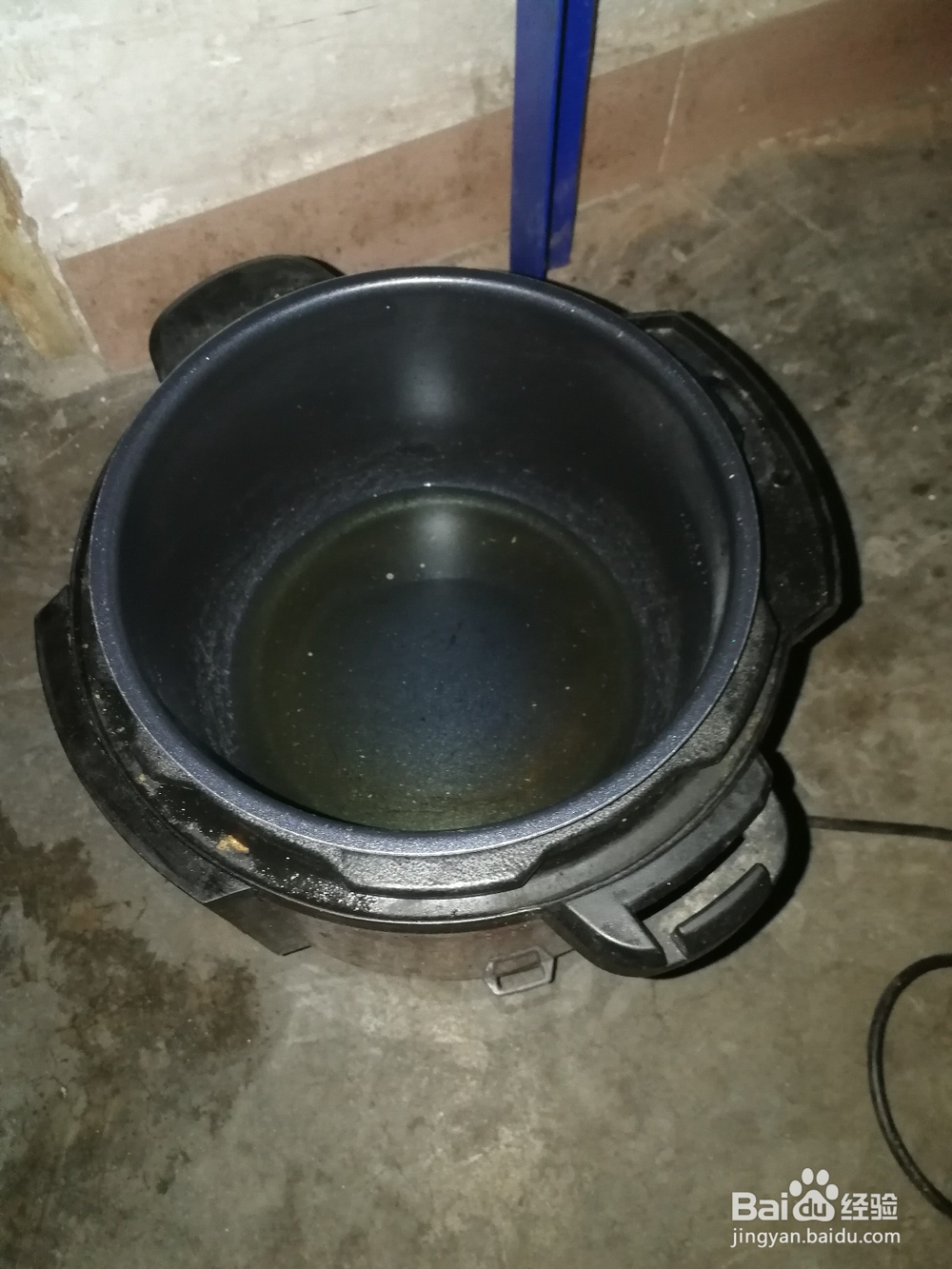 如何用电饭锅炒油麦?