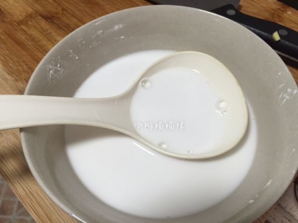 猪肉鸡蛋拉肠粉