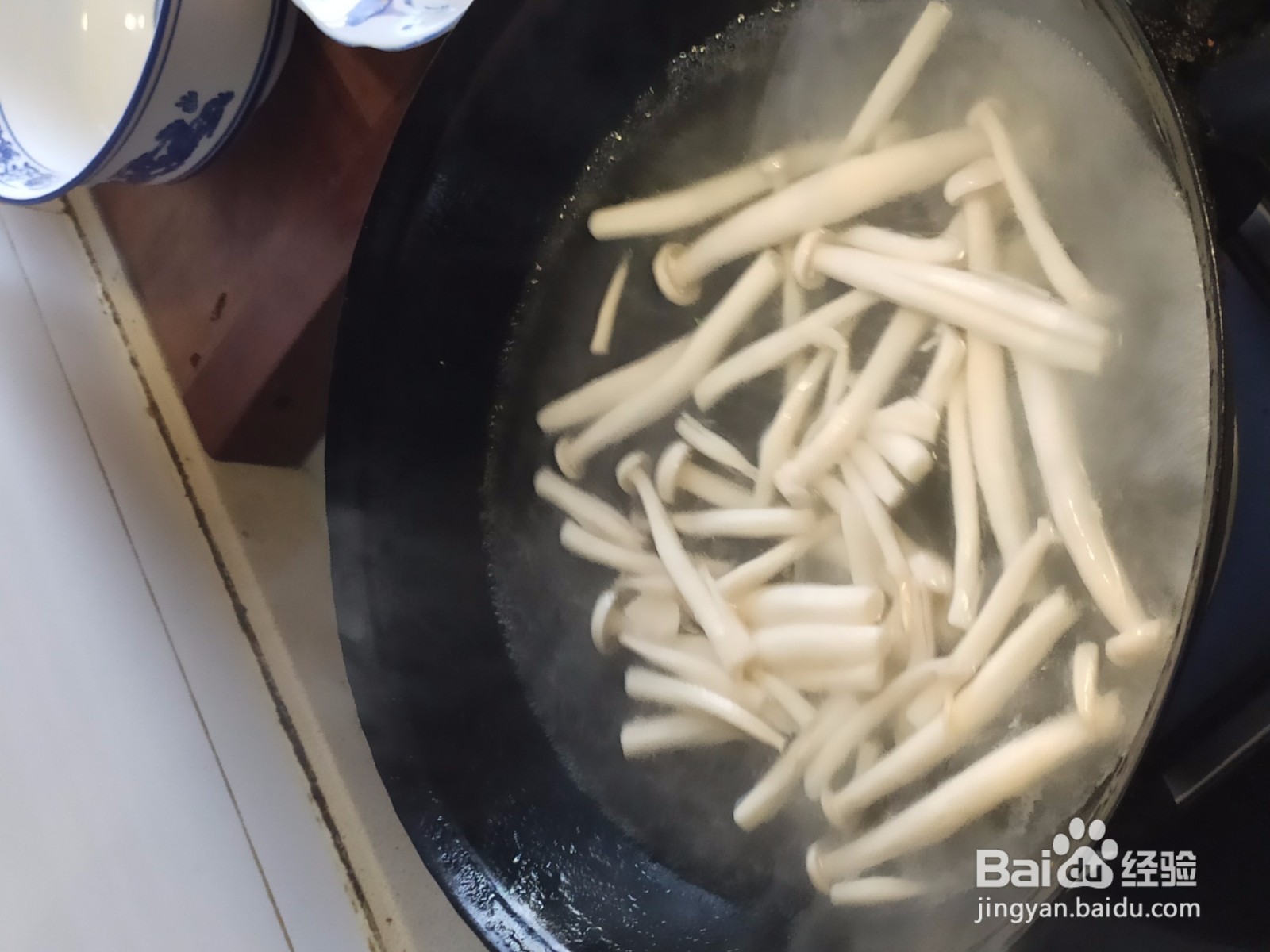 彩椒炒白玉菇的做法