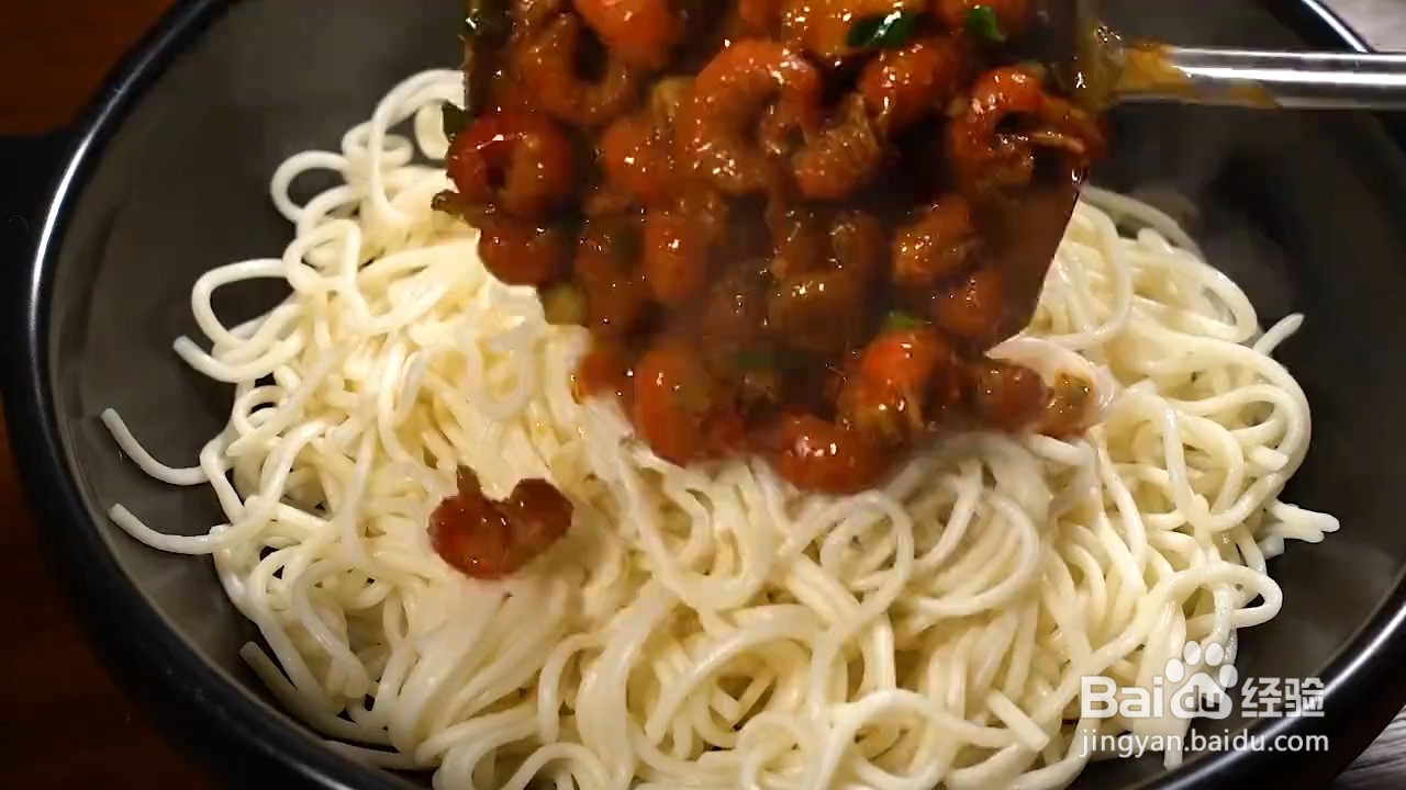 如何制作龙虾拌面