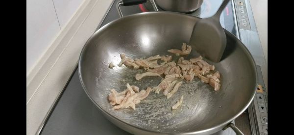 榨菜肉丝混搭青椒茭白