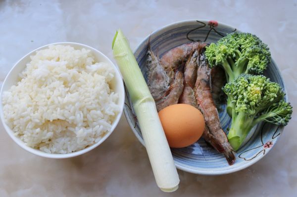 西蓝花虾仁炒饭