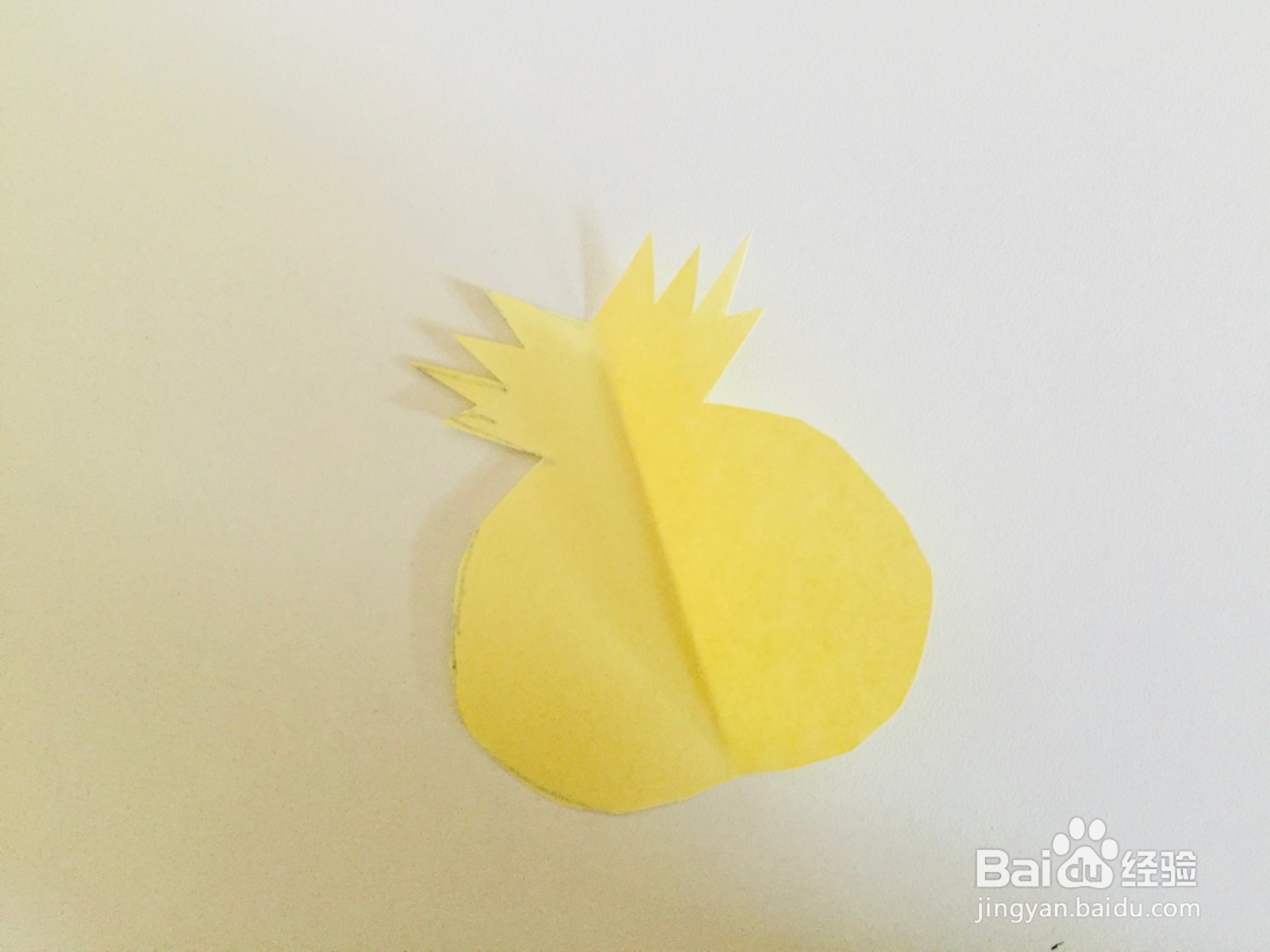 儿童剪纸——如何用彩纸剪胡萝卜、菠萝?