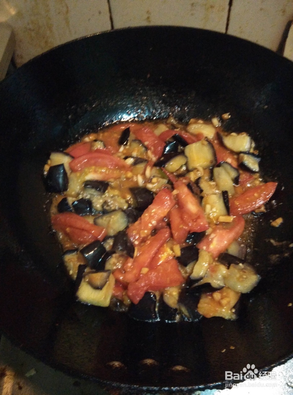 制作酸甜香辣的鱼香茄子